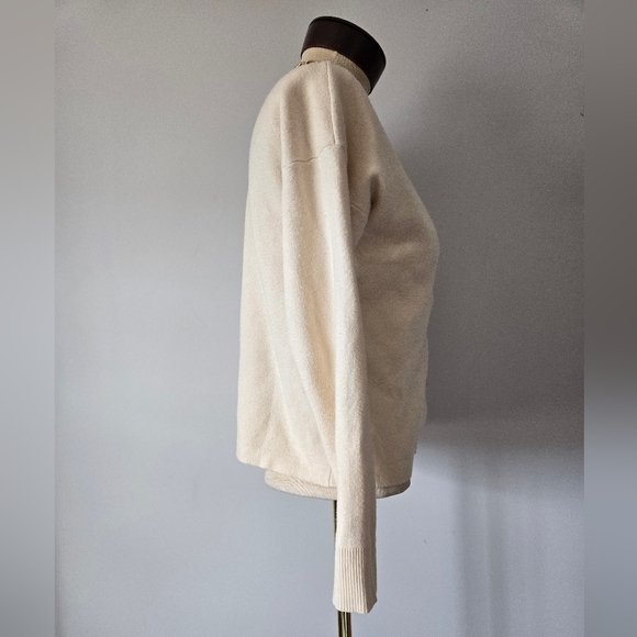 Contemporaine  Cream Cardigan V Necj Sweater. Size XS - Picture 4 of 10